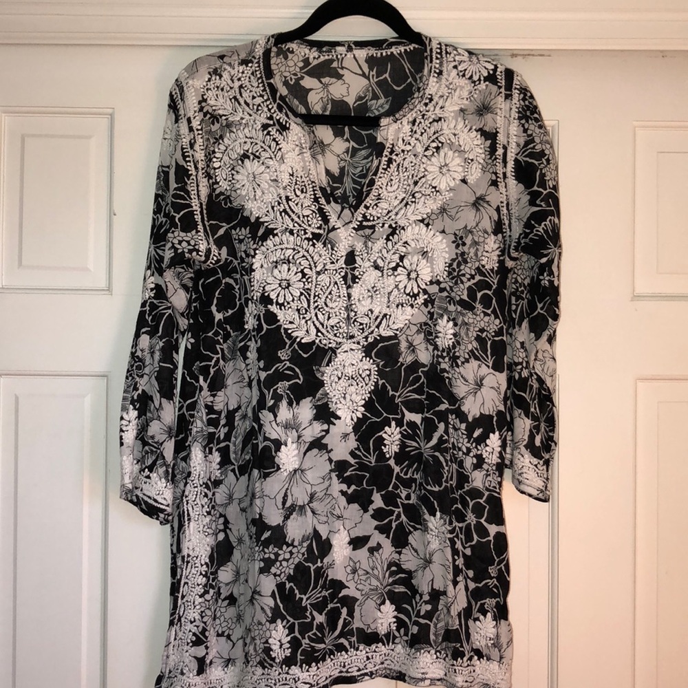 Boho black and white floral tunic!